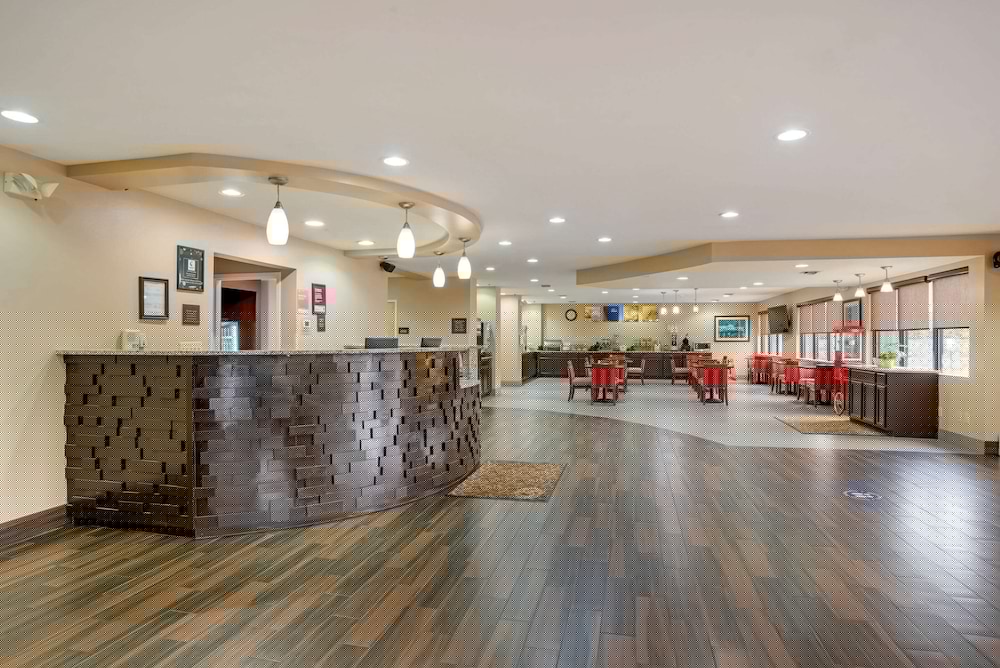 Comfort Suites Fultondale I-65 near I-22 8/35