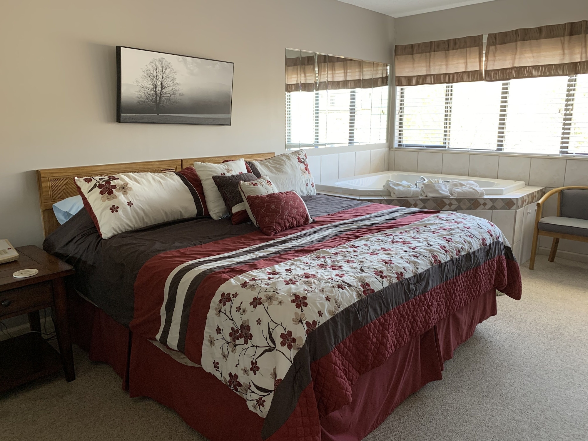 1 BEDROOM, CONDO, JETTED TUB