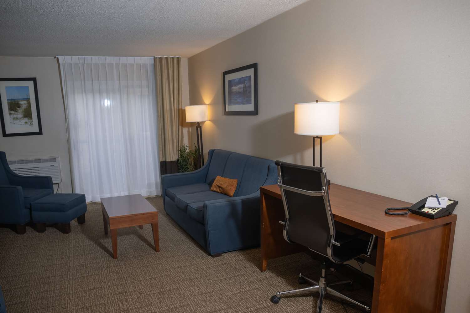 Comfort Inn & Suites Erie - Splash Harbor Indoor Waterpark 33/55