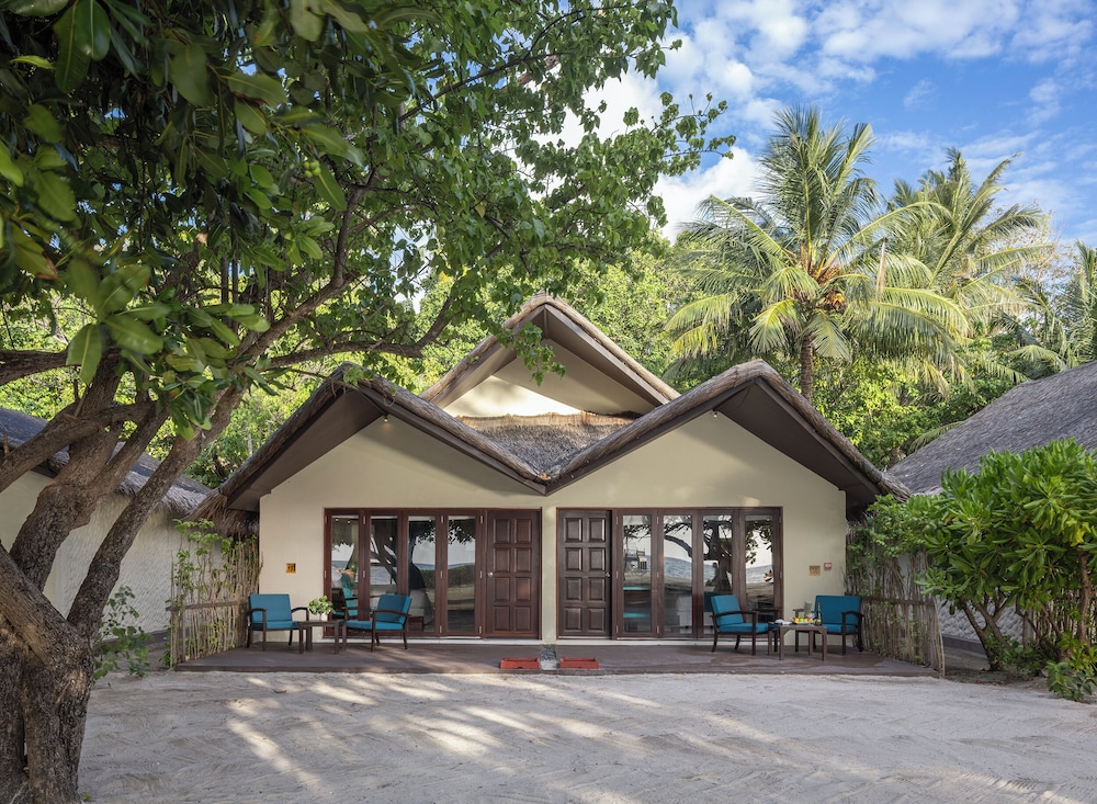 Adaaran Select Hudhuran Fushi 11/70