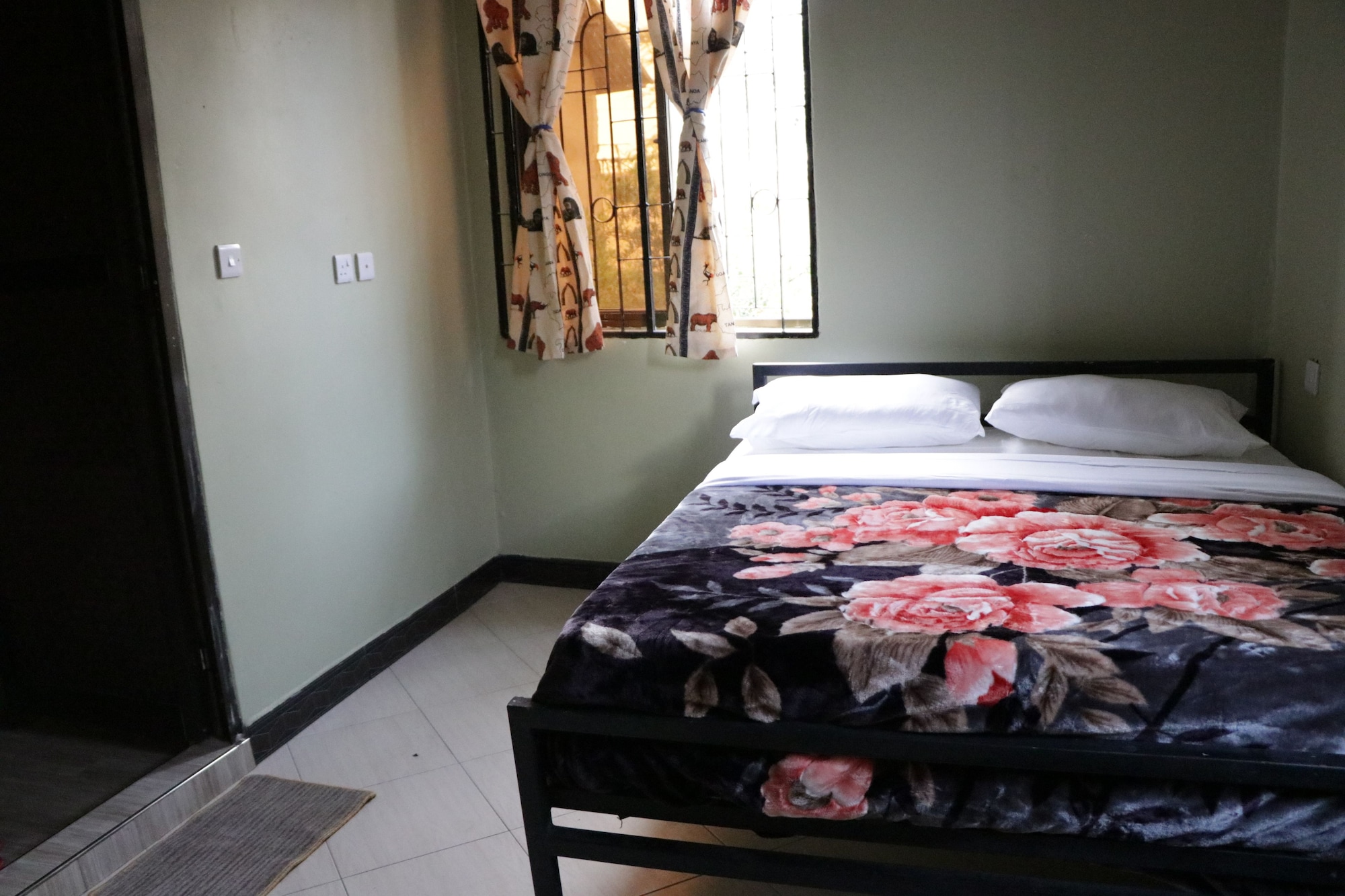 ROOM, DOUBLE BED