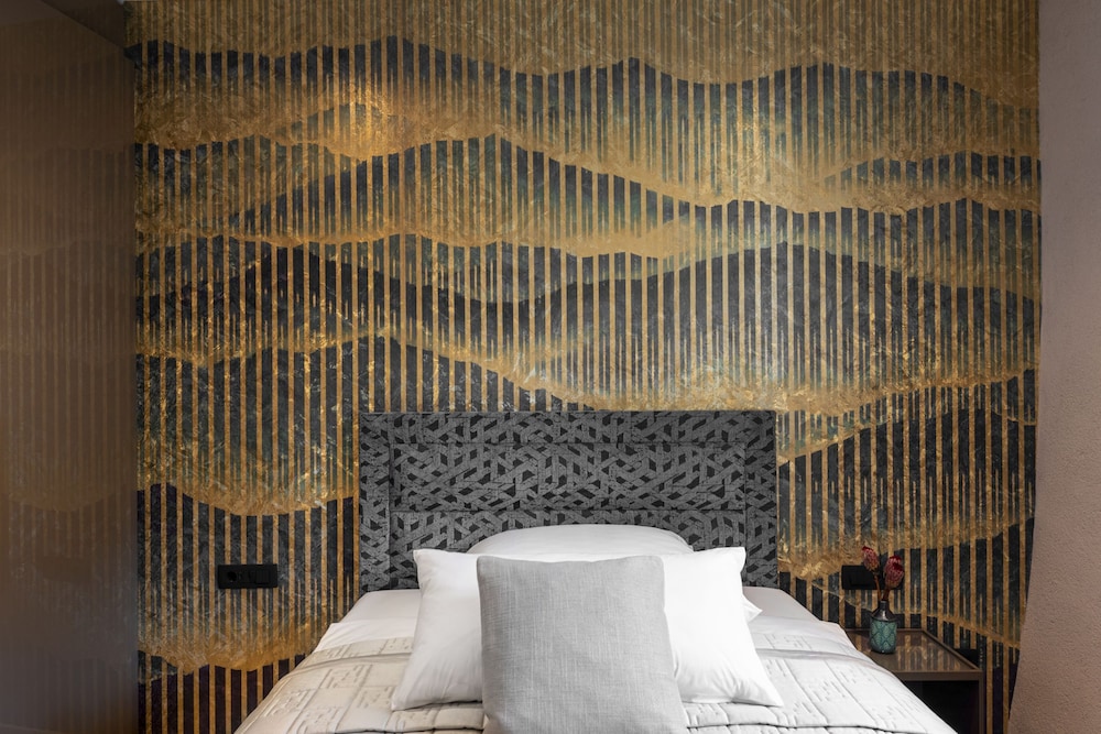 Sea Rocks Residence 40/40