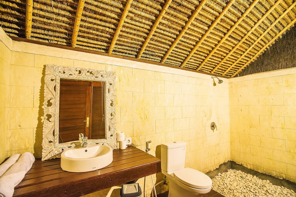 Sukanusa Luxury Huts 36/37