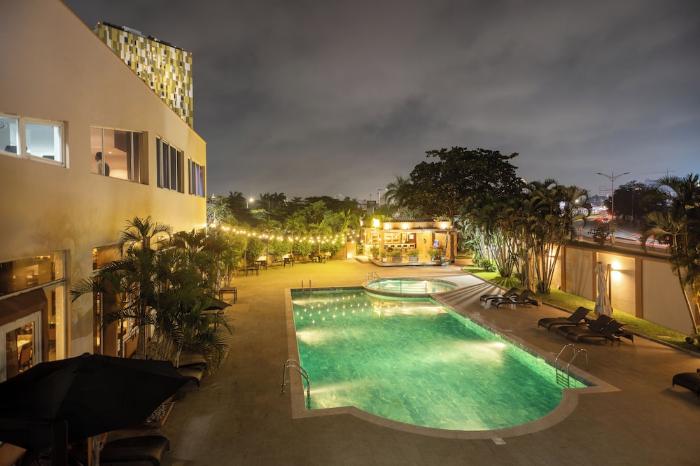 The African Regent Hotel 67/71