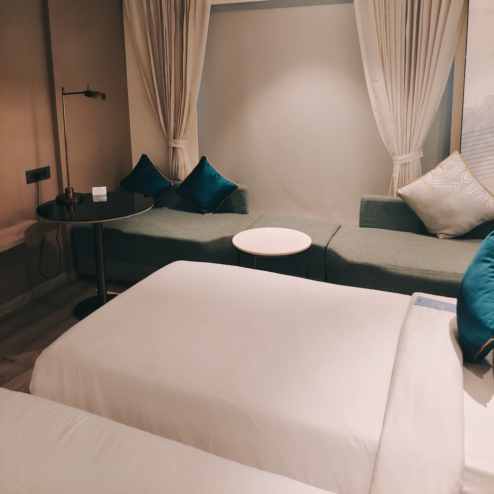 Park Inn by Radisson Surat 4/22