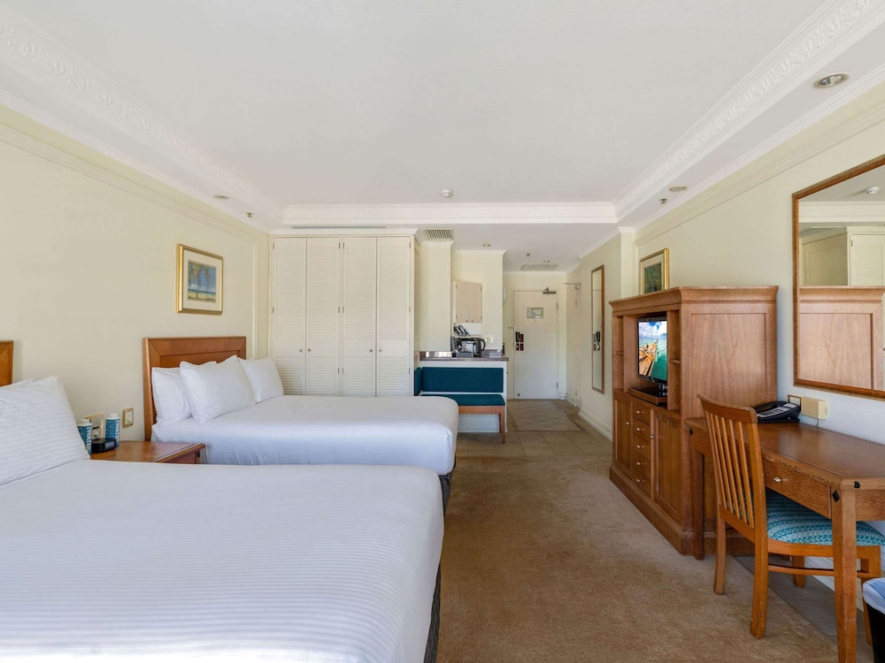 CLASSIC, QUEEN BED, HARBOUR VIEW