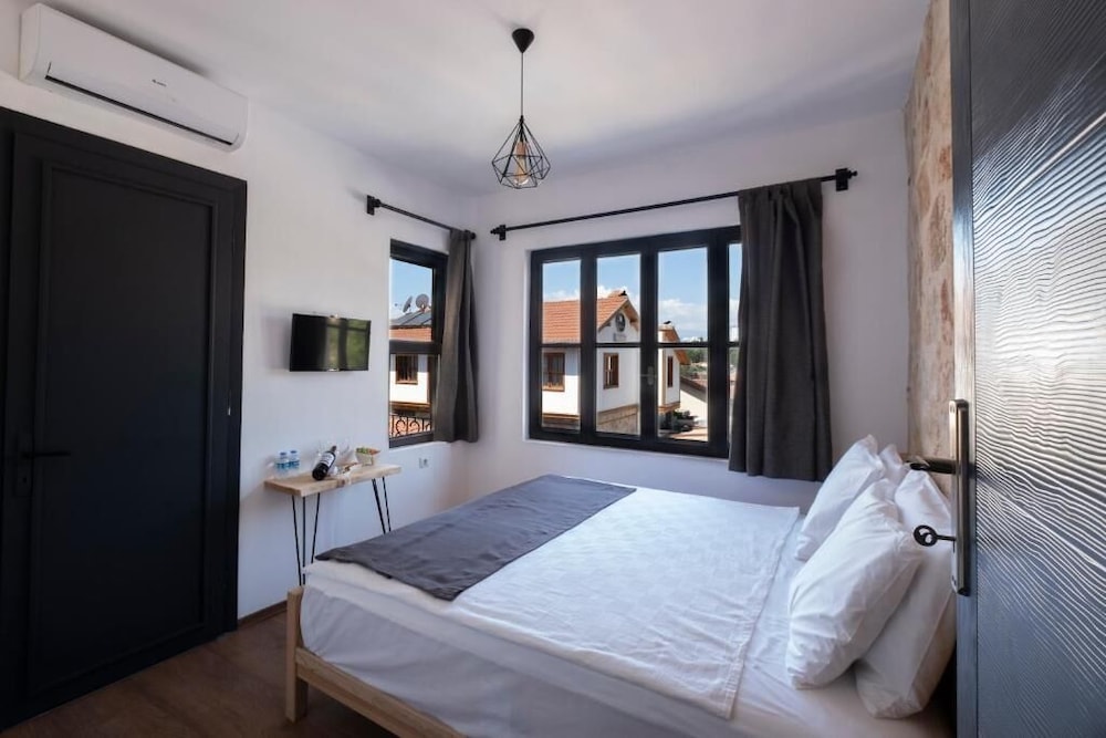 COMFORT, DOUBLE OR TWIN BED
