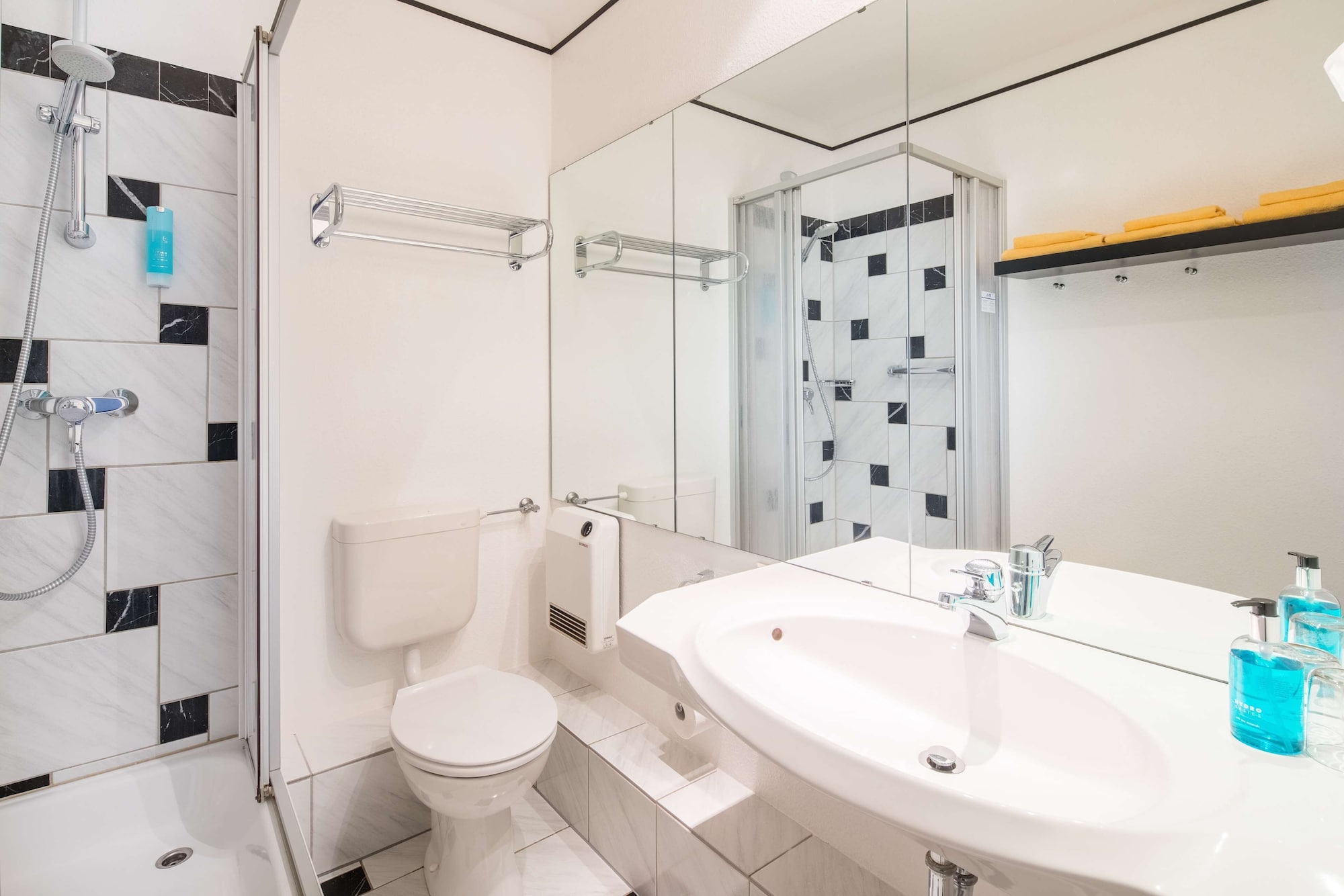 غرفة عائلية بسريرين منفصلين، Best Western Hotel Windorf 5/8