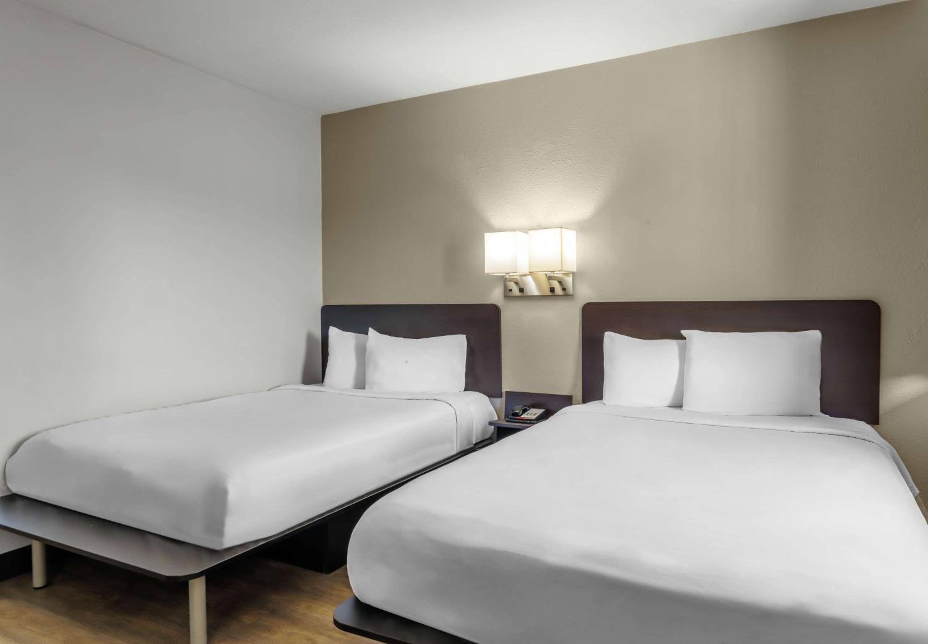 2 Full Beds - ADA/Roll-In Shower