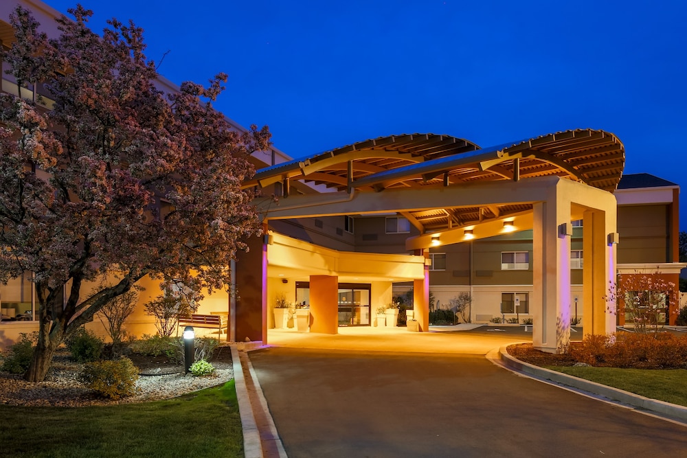 Holiday Inn Express Milwaukee West Medical Center 1/59