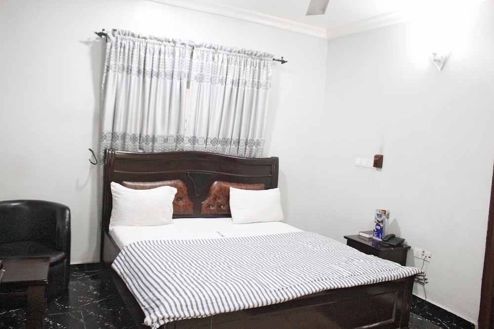 EMROSY HOTELS AND SUITES 4/50