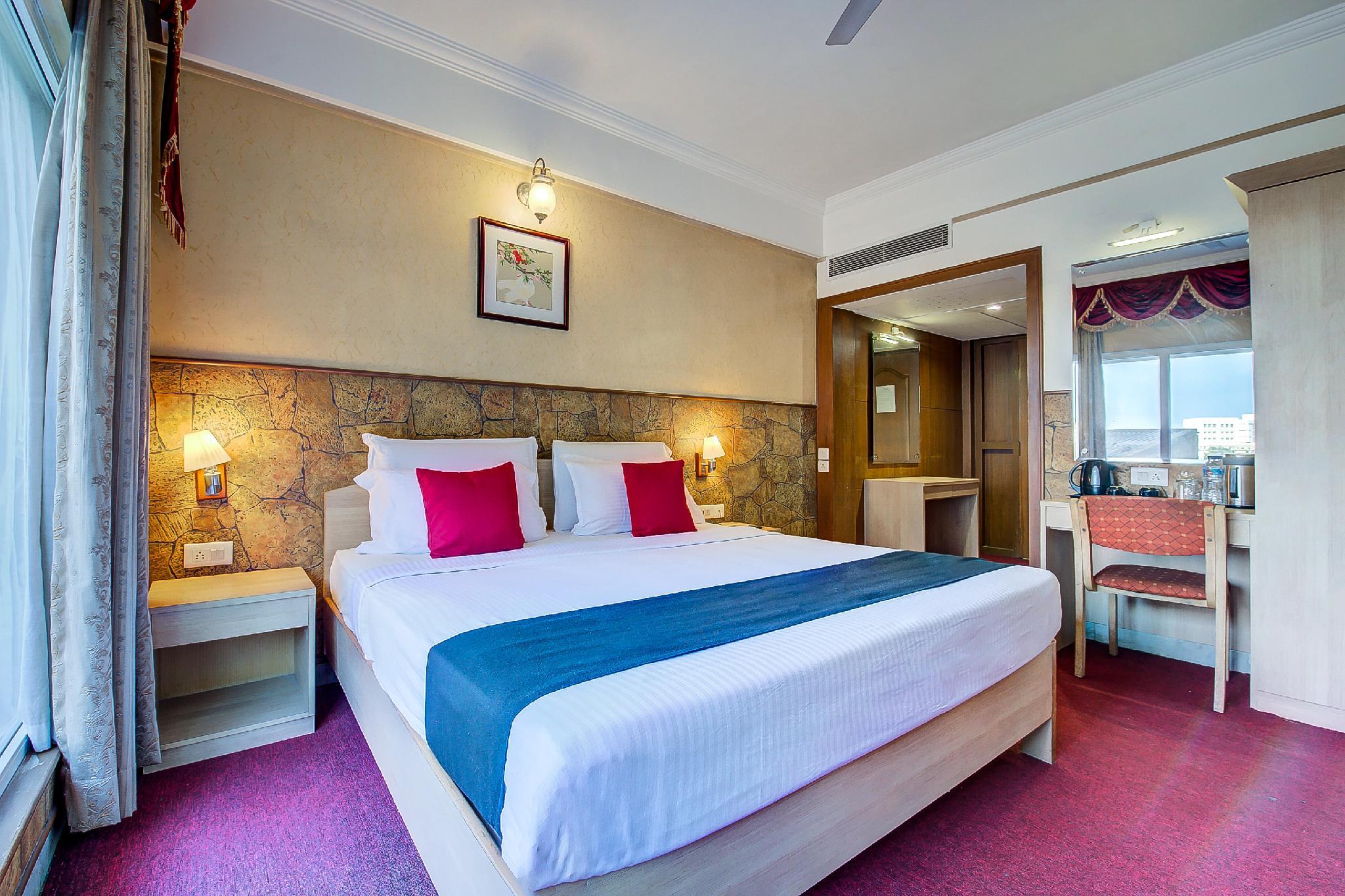 Deluxe, Double or Twin Bed, Royal Regency Lifotel by Crossway 2/2