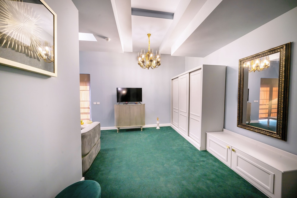 Phoenicia Comfort Hotel 42/51