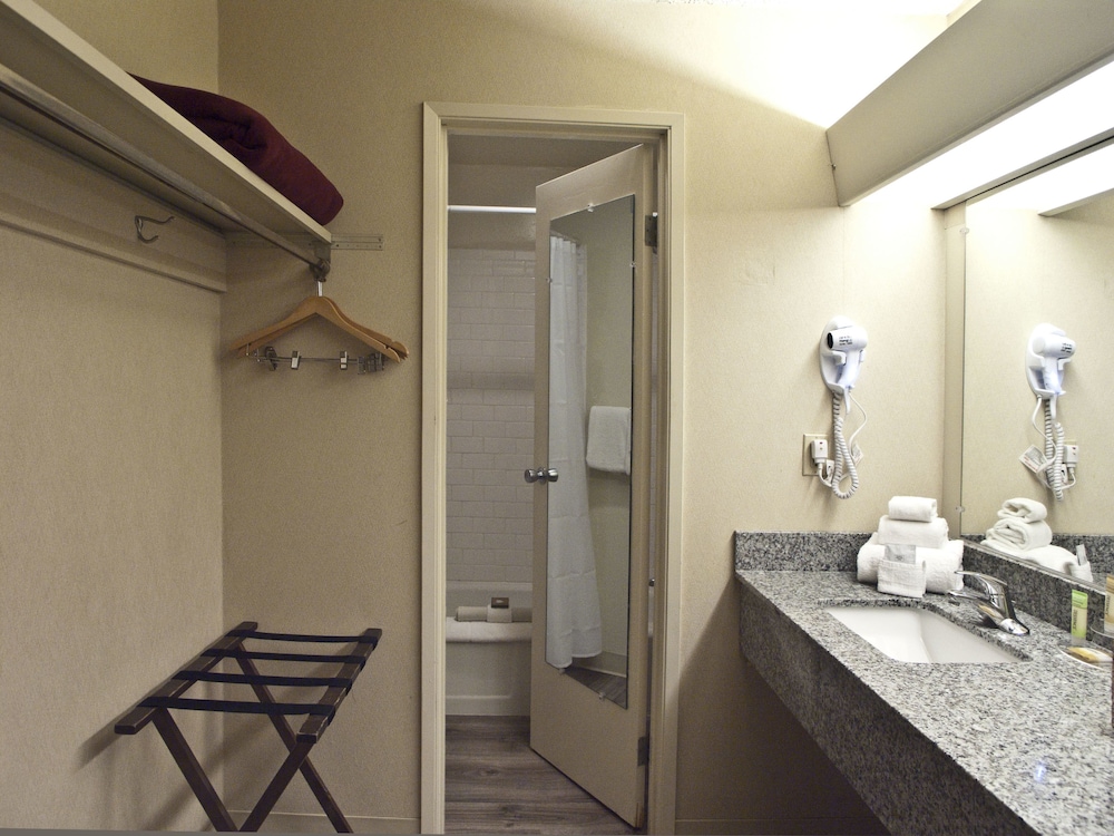 Inn At The Convention Center 42/45