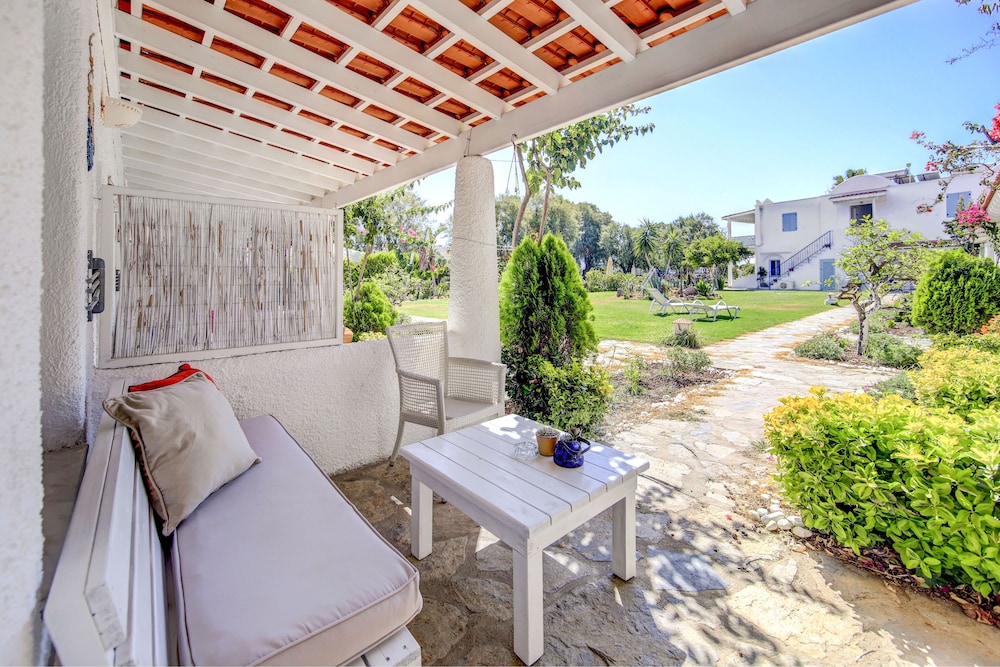 Kefi Beach And Suites 24/50