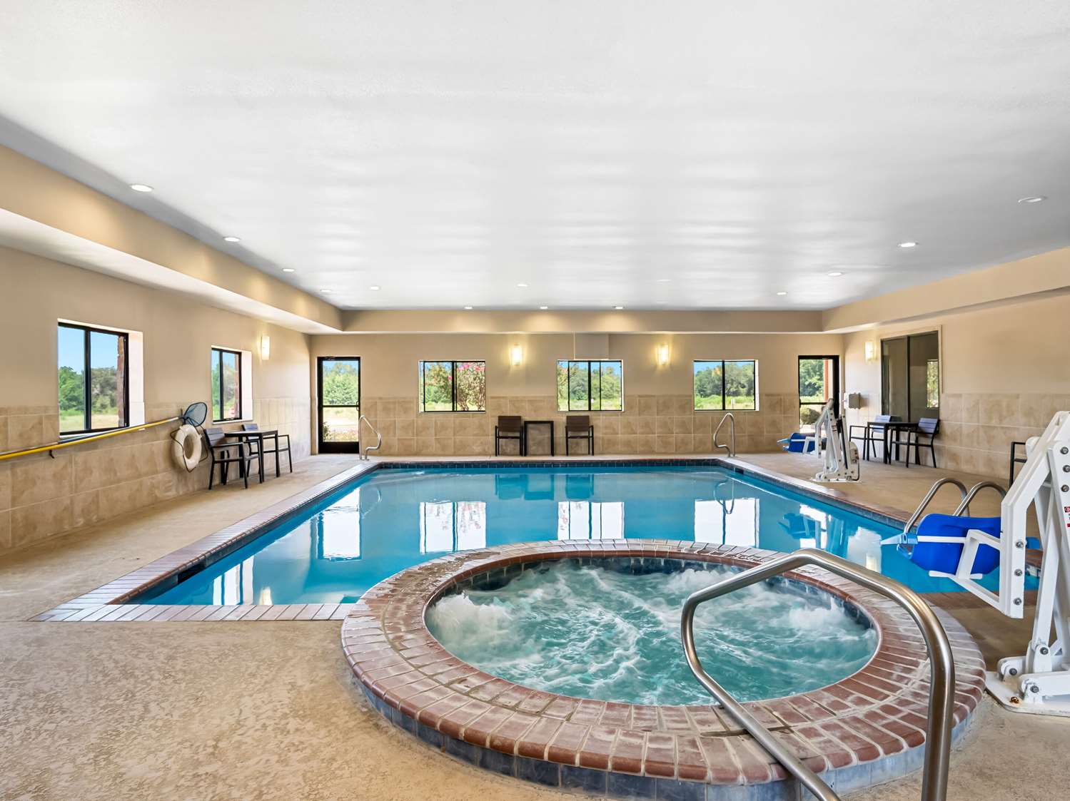 Comfort Suites Lindale - Tyler North 7/15