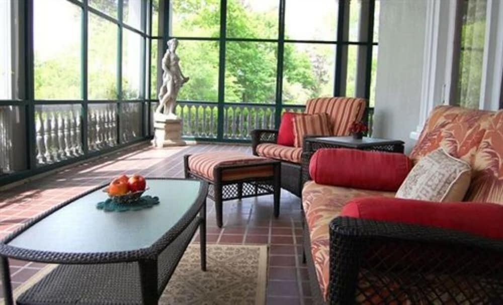 Alexander Mansion Historic Bed and Breakfast 34/48