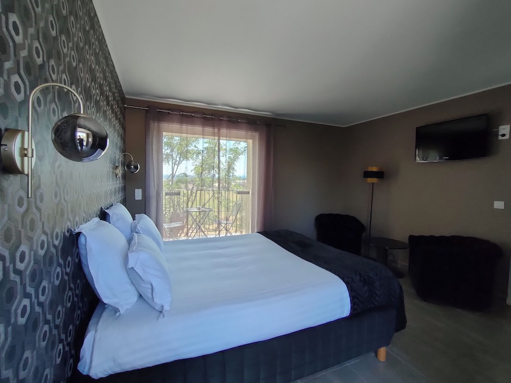 AUBERGE COTE JARDIN 11/56