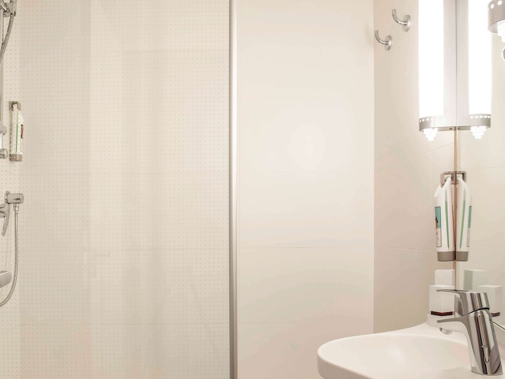 IBIS BARCELONA CORNELLA 13/36