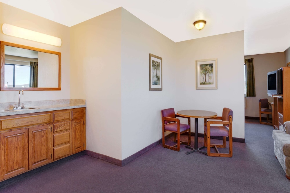 Super 8 By Wyndham Klamath Falls 26/28