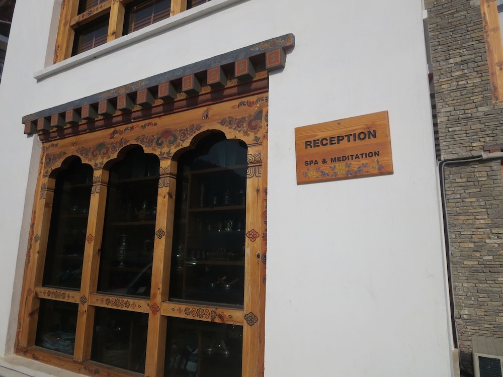 ZHINGKHAM RESORT 15/30