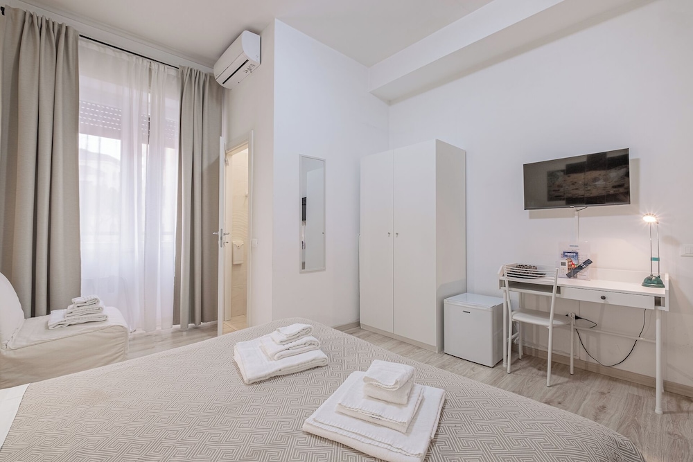 Damiani Sister Guest House 17/50