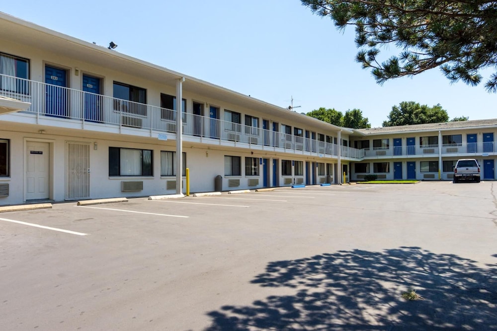 Motel6 Redding, CA - Central in REDDING - CA