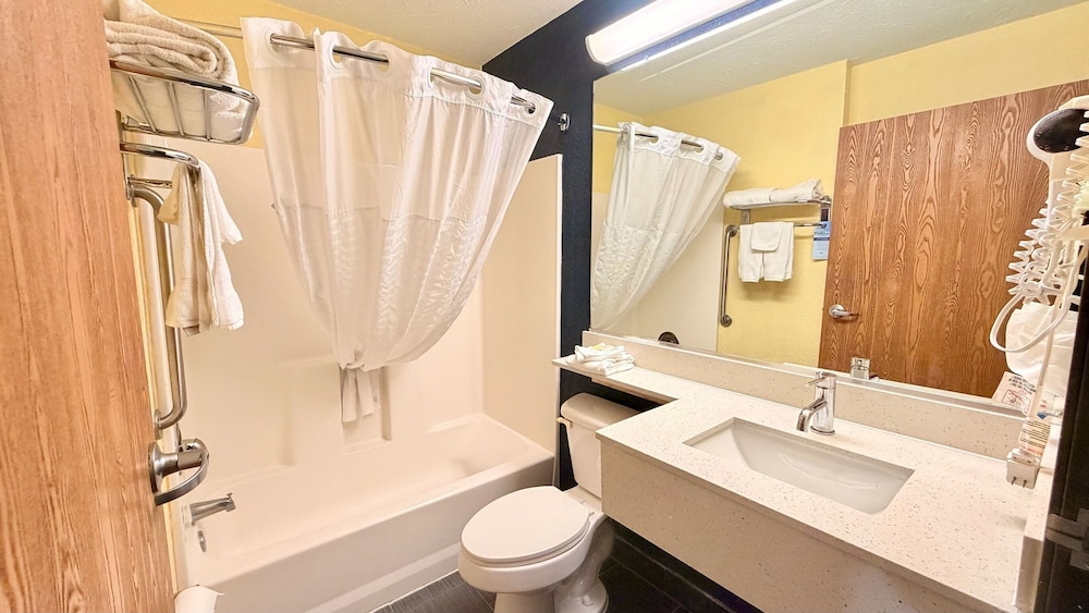 غرفة بسرير كوين لذوي الإعاقة، Microtel Inn & Suites by Wyndham New Braunfels 10/10