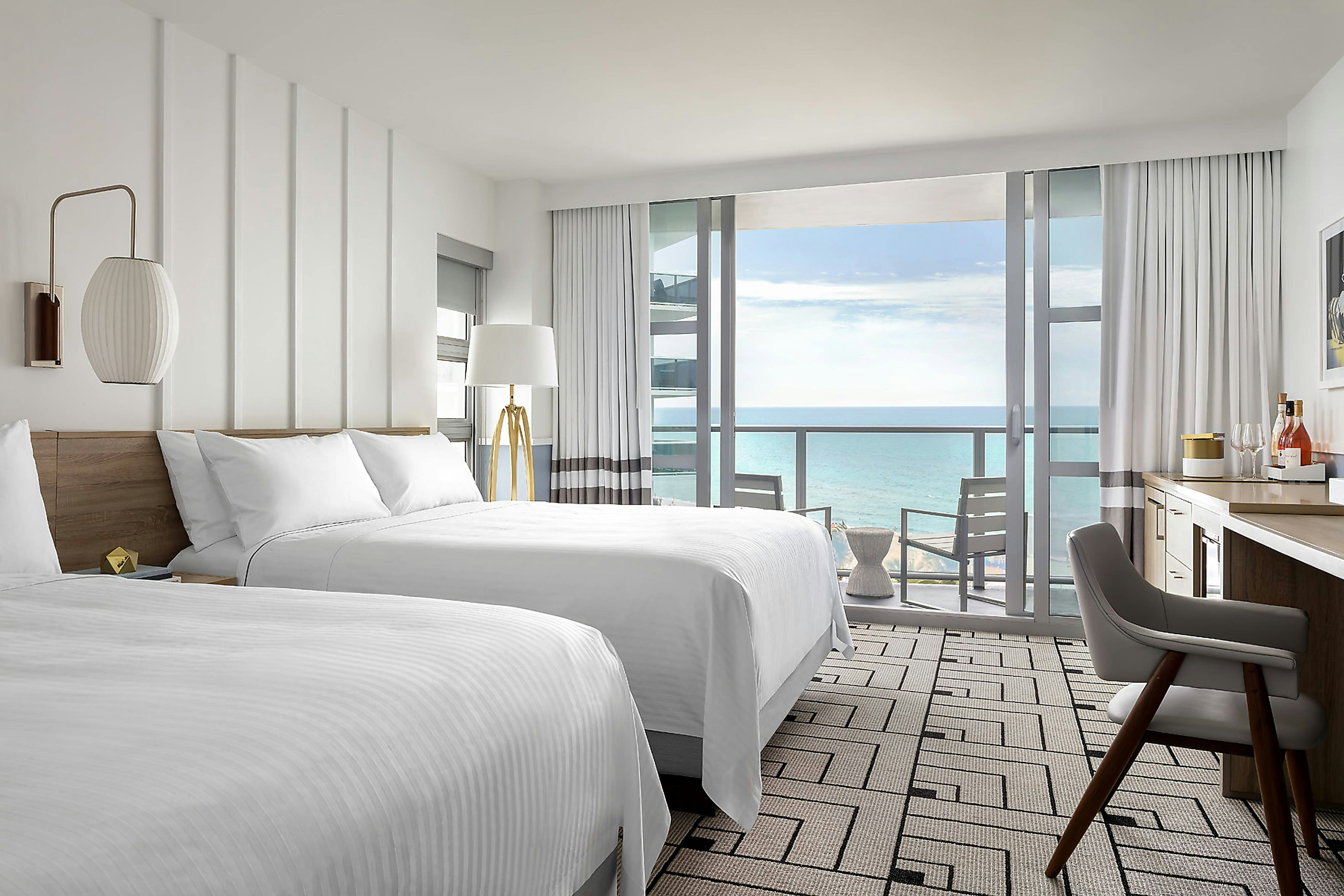 Room, Pool View
