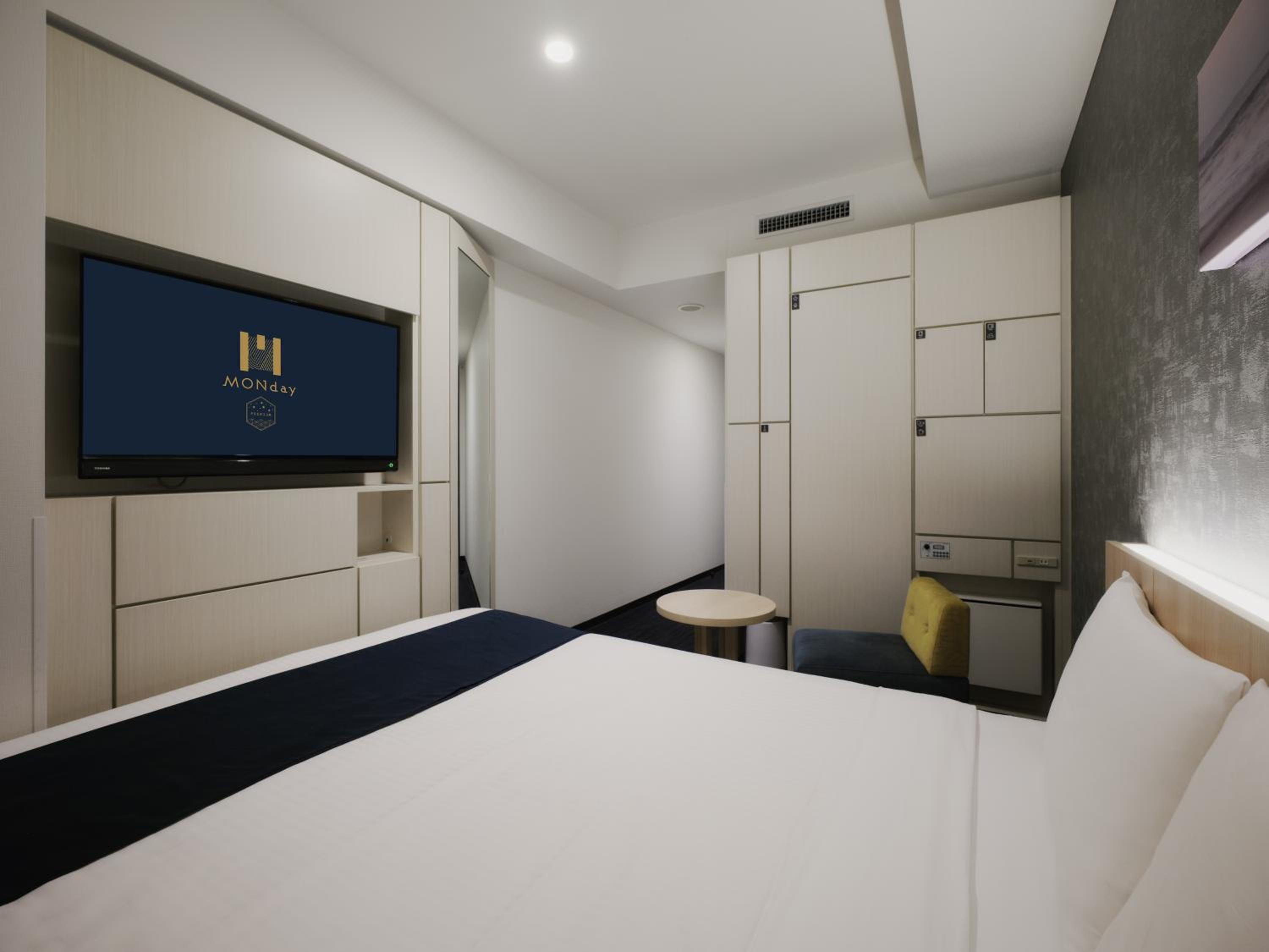 Standard, Queen Bed
