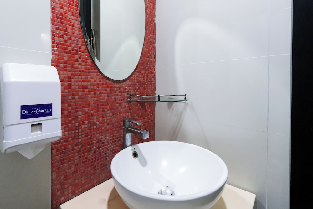 Icon Hotel North Edsa 63/65