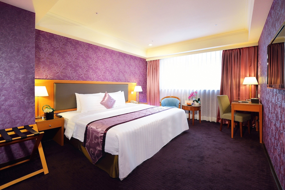 DELUXE, QUEEN BED