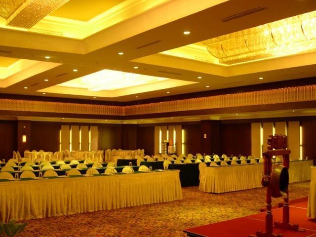 Emerald Garden International Hotel 15/17