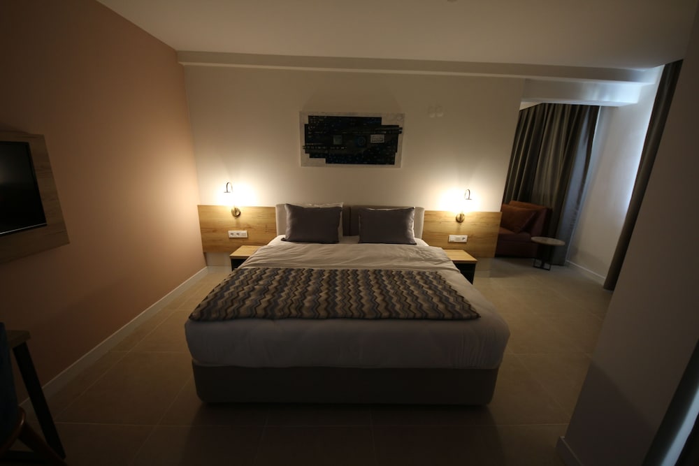Spilos Gumuldur Hotel 11/22