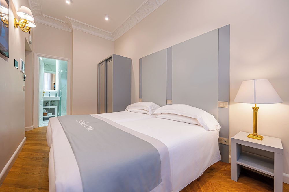 SUPERIOR, DOUBLE OR TWIN BED