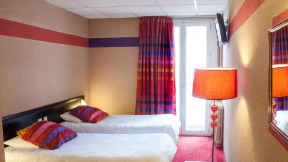 غرفة رباعية بأربعة أسرّة، Hotel Saint Sauveur 3/7