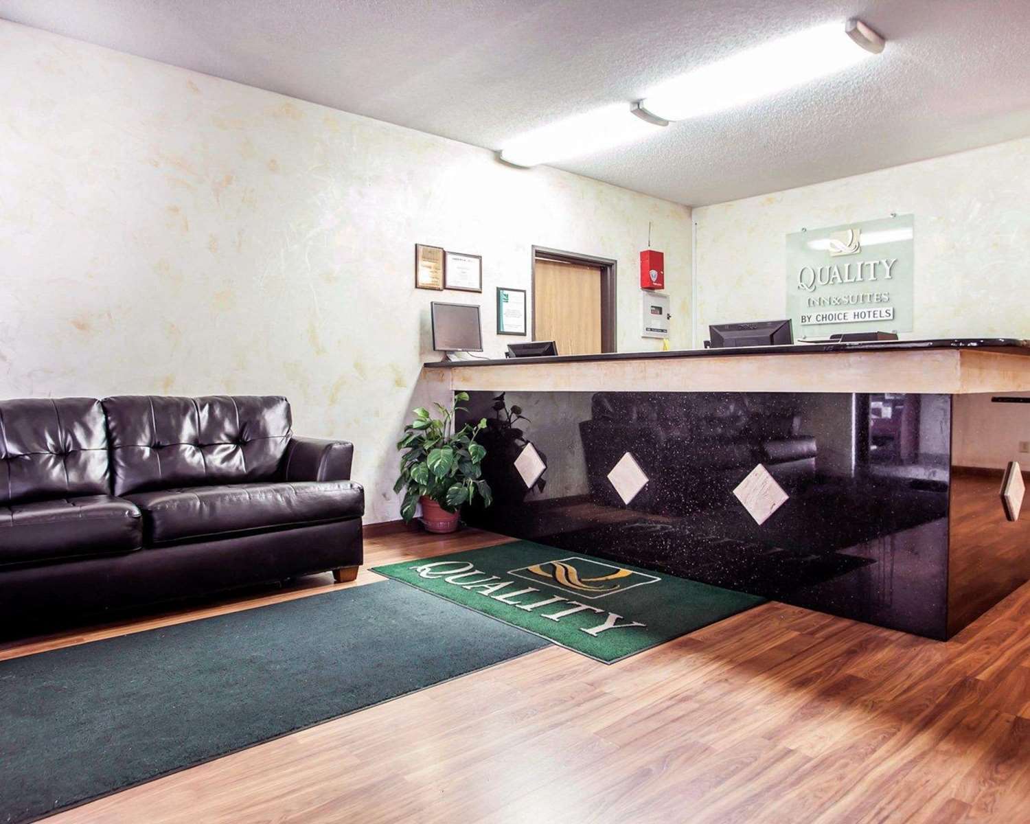 Quality Inn & Suites Champaign North - Urbana 16/23