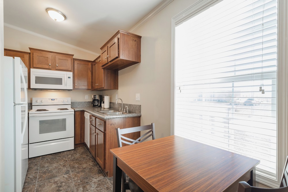 Freeport Extended Stay Studios 33/50