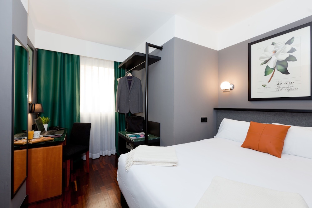 ROOM, SINGLE