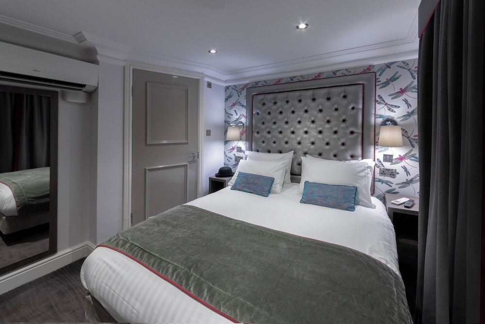 ROOM, DOUBLE BED