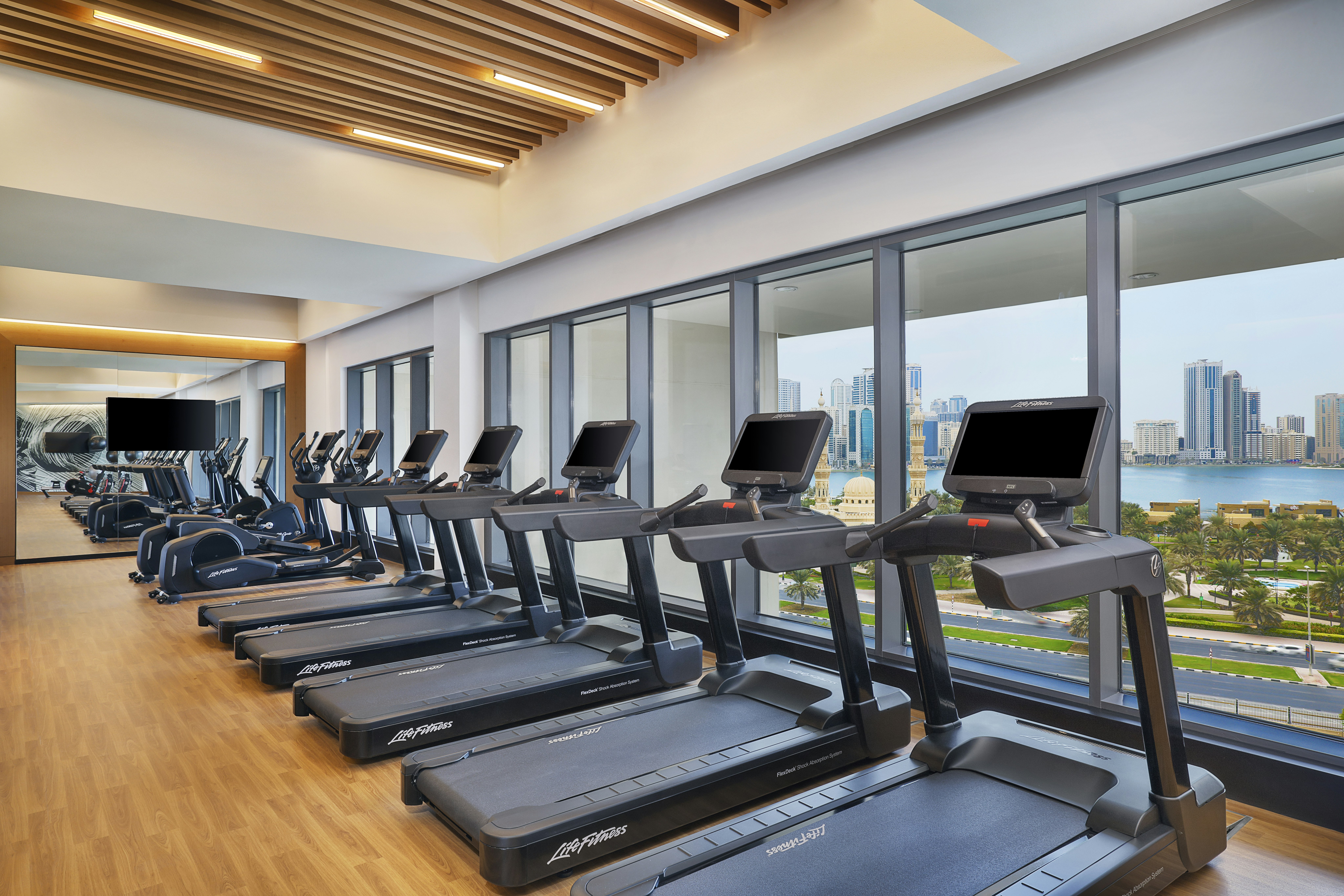 DoubleTree by Hilton Sharjah Waterfront Hotel and Residences 8/35