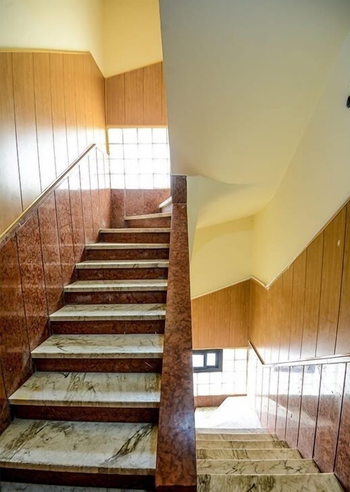 Regis Hotel photo2