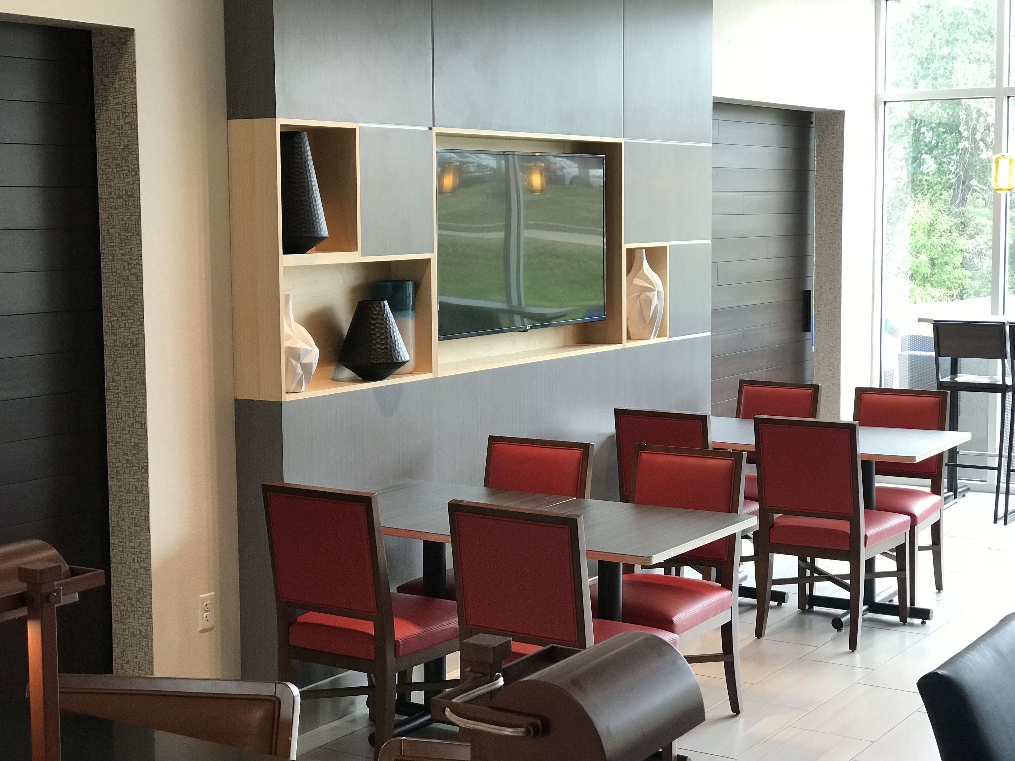 HOLIDAY INN EXPRESS & SUITES HANNIBAL - MEDICAL CENTER 39/53