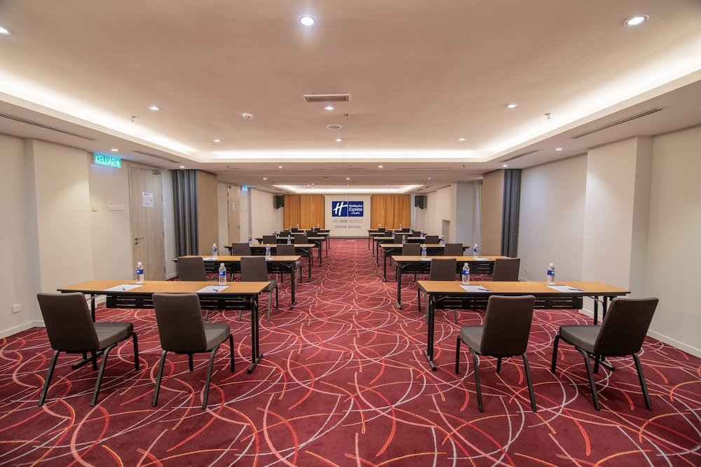 Holiday Inn Express & Suites Johor Bahru 50/62