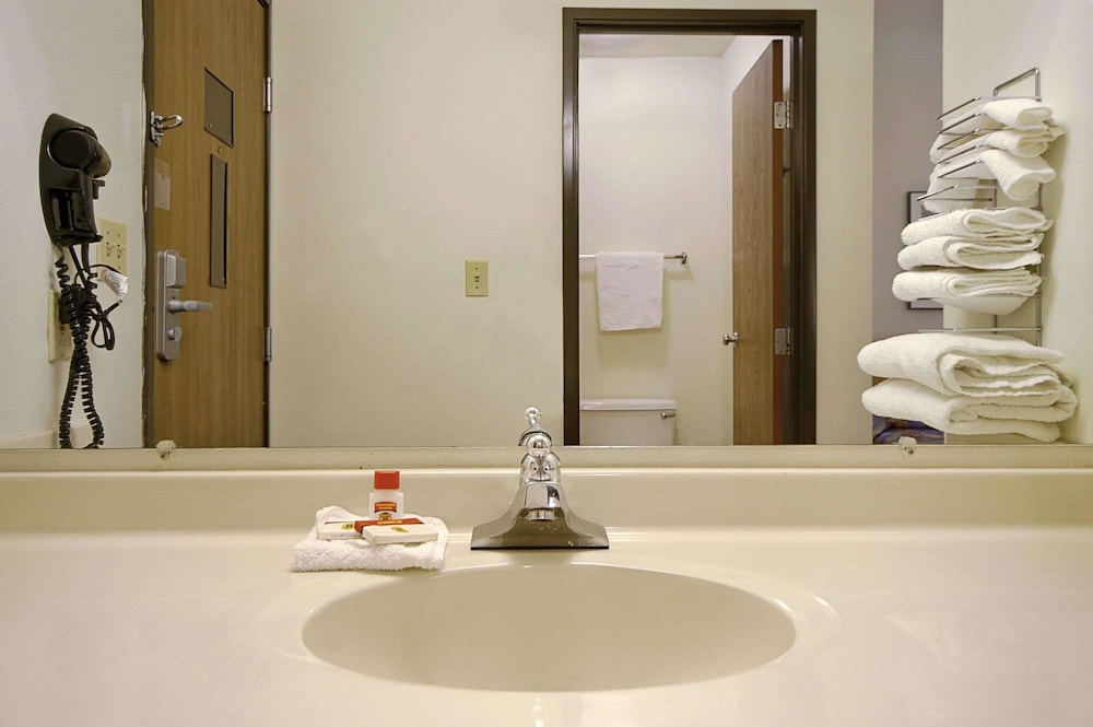 Ramada by Wyndham York Harrisburg Hershey 15/27