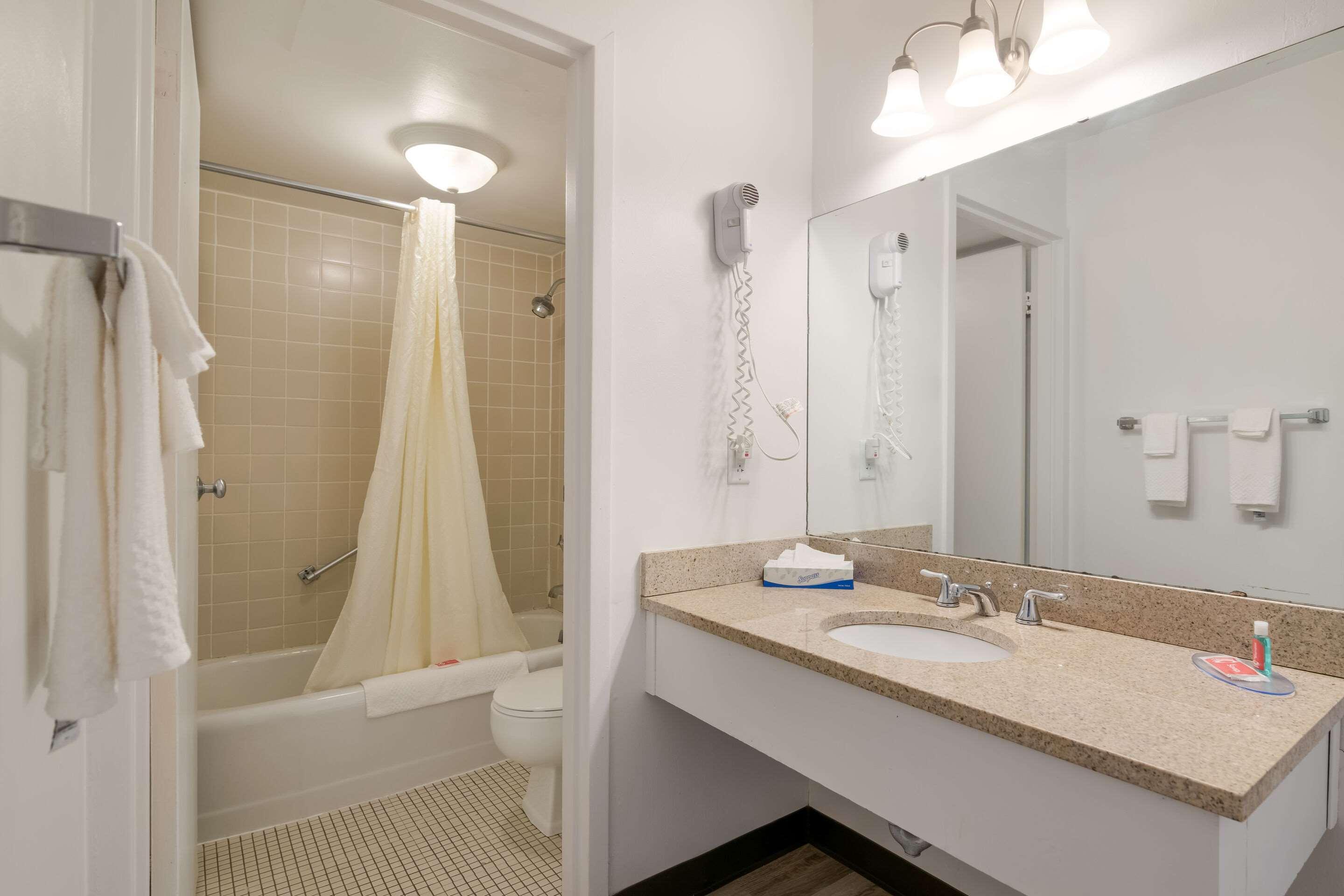 غرفة بسريرين كوين، Econo Lodge Auburn I-95 3/3