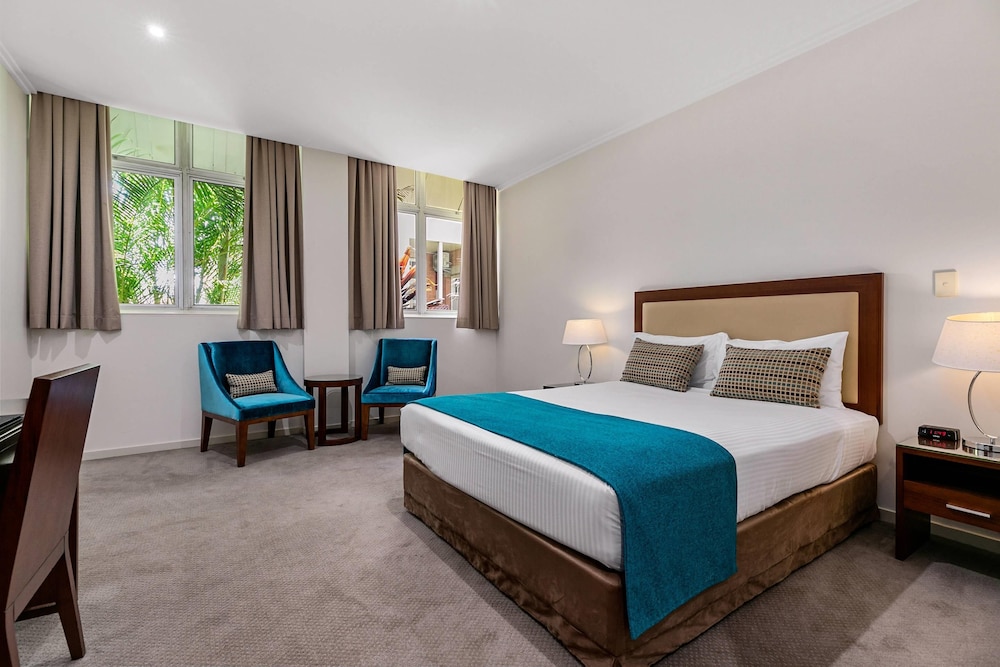 Contemporary, Queen Bed