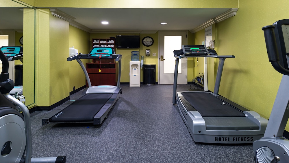 Holiday Inn Hotel Suites Warren 23/53