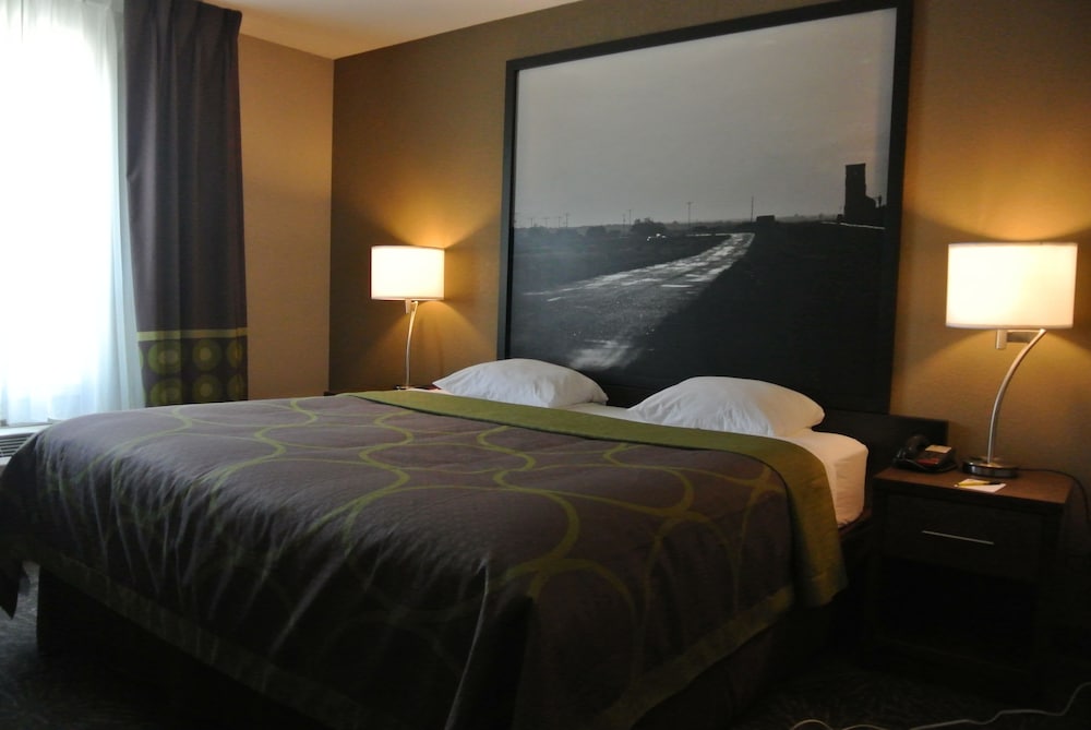 Home Inn and Suites Lloydminster 16/50