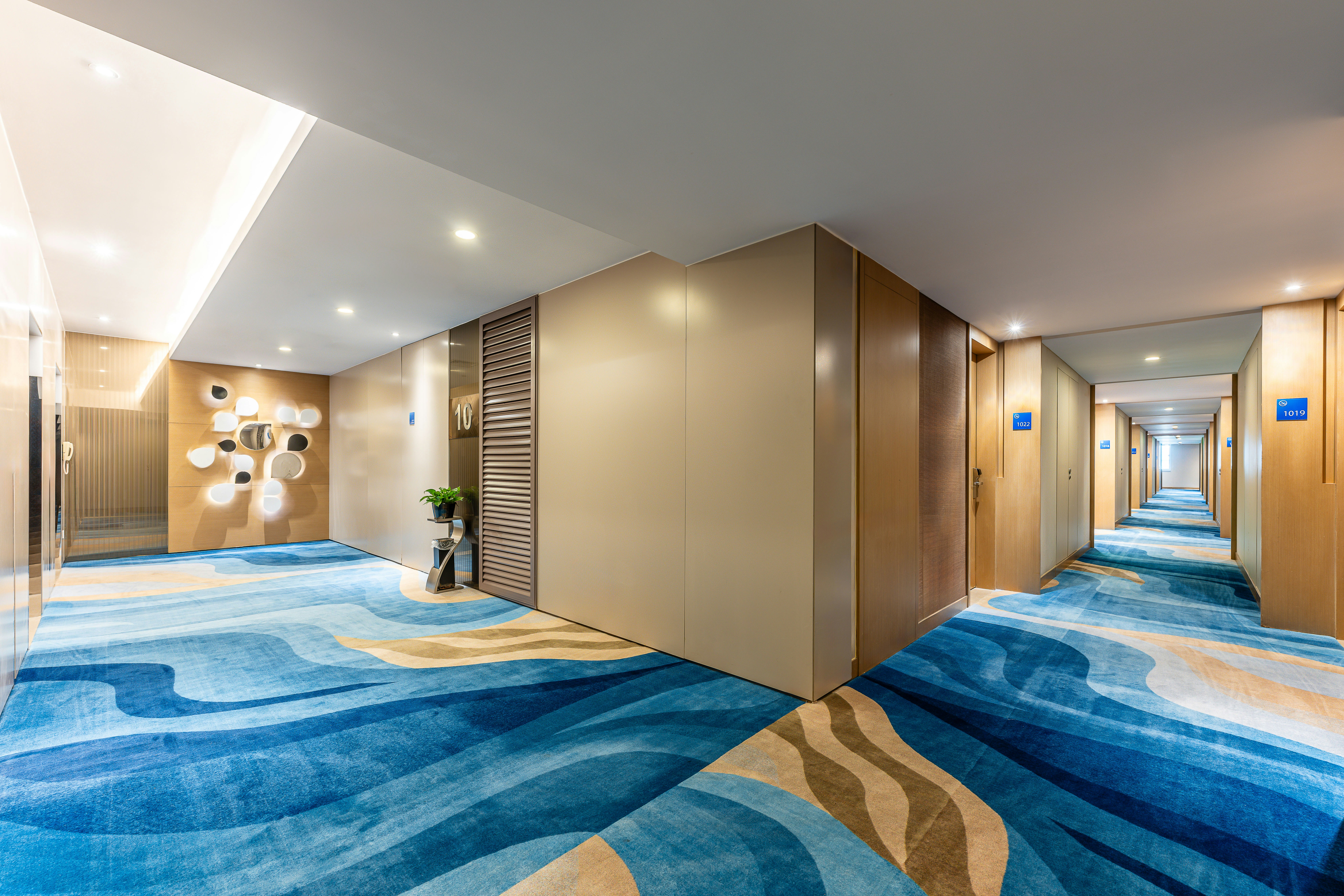 HOLIDAY INN EXPRESS SHANGHAI JINSHA 30/50